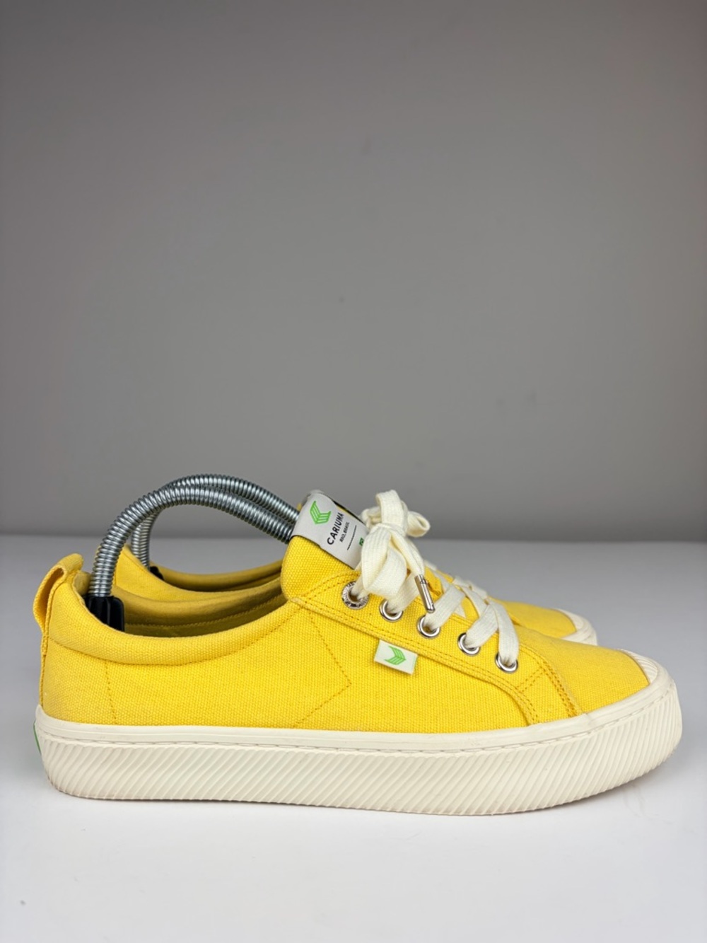 Cariuma OCA‎ Low Yellow Canvas Sneakers Womens 8.5 Mens 7